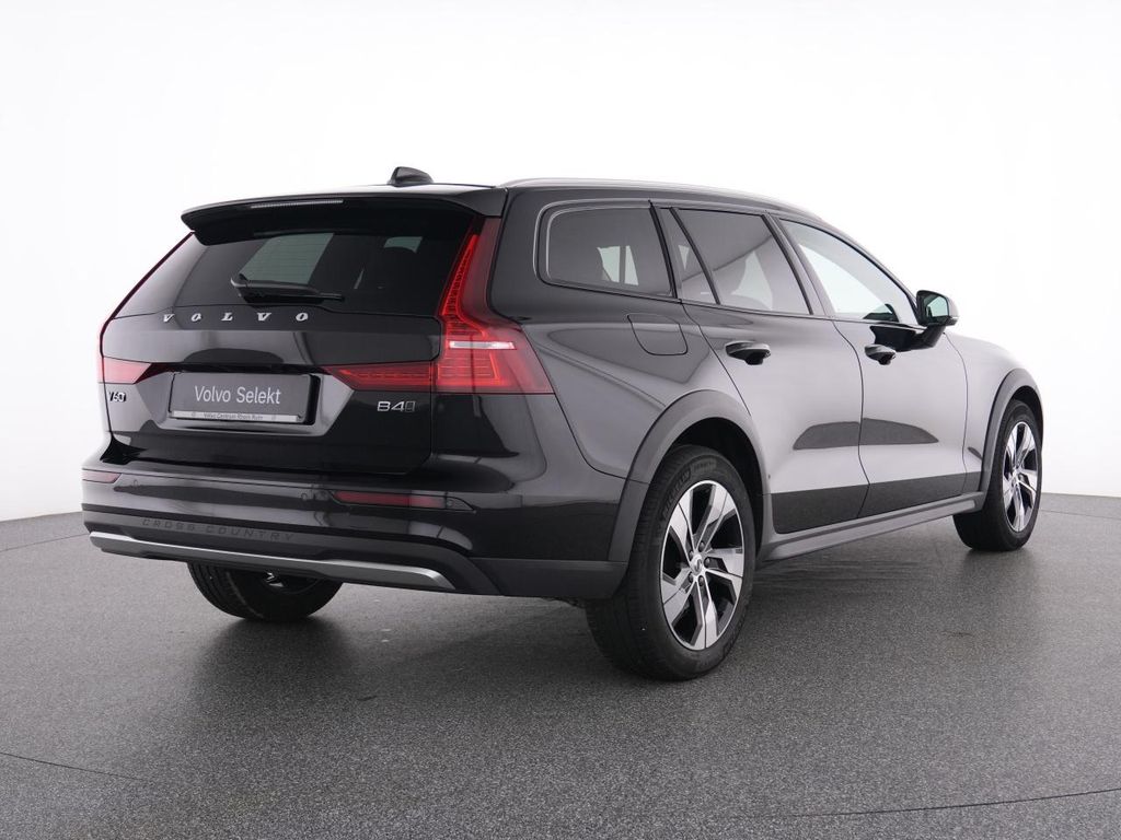 Volvo V60 Cross Country 2023