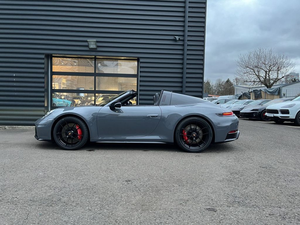 Porsche 992 2025