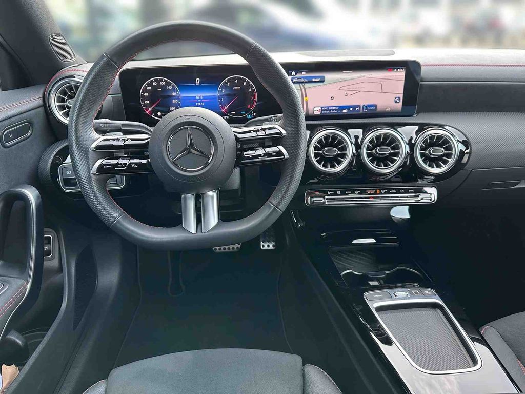 Mercedes-Benz CLA 200 2024