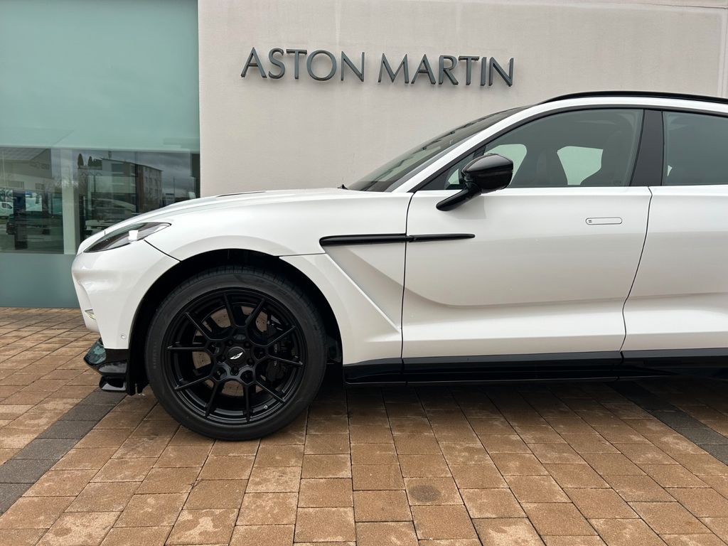 Aston Martin DBX 2025