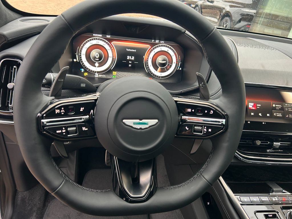 Aston Martin DBX 2025