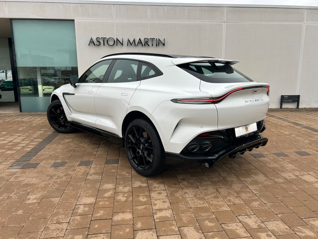 Aston Martin DBX 2025