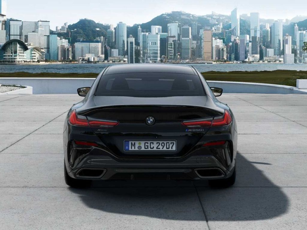 BMW M850 2021