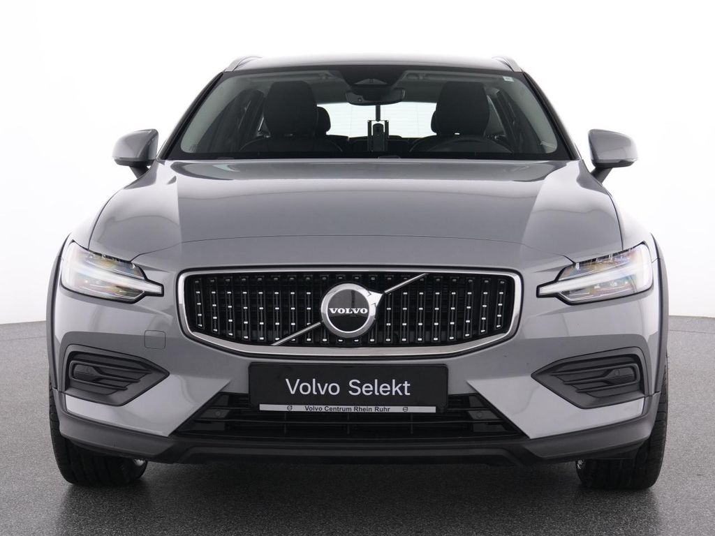 Volvo V60 Cross Country 2023