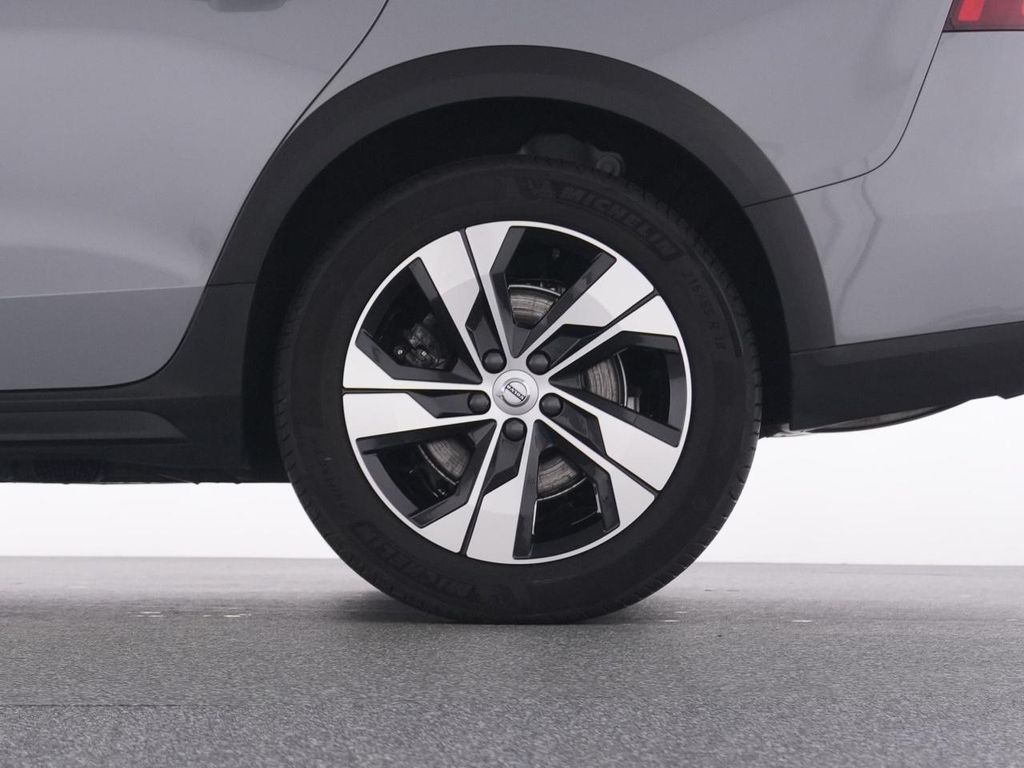 Volvo V60 Cross Country 2023