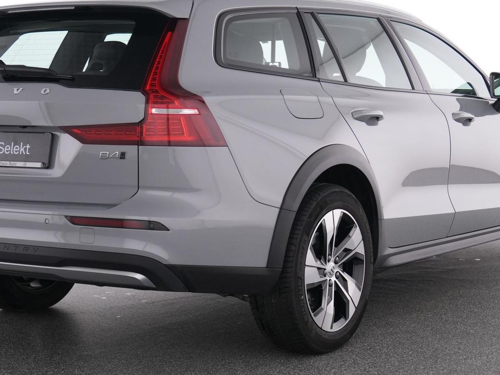 Volvo V60 Cross Country 2023
