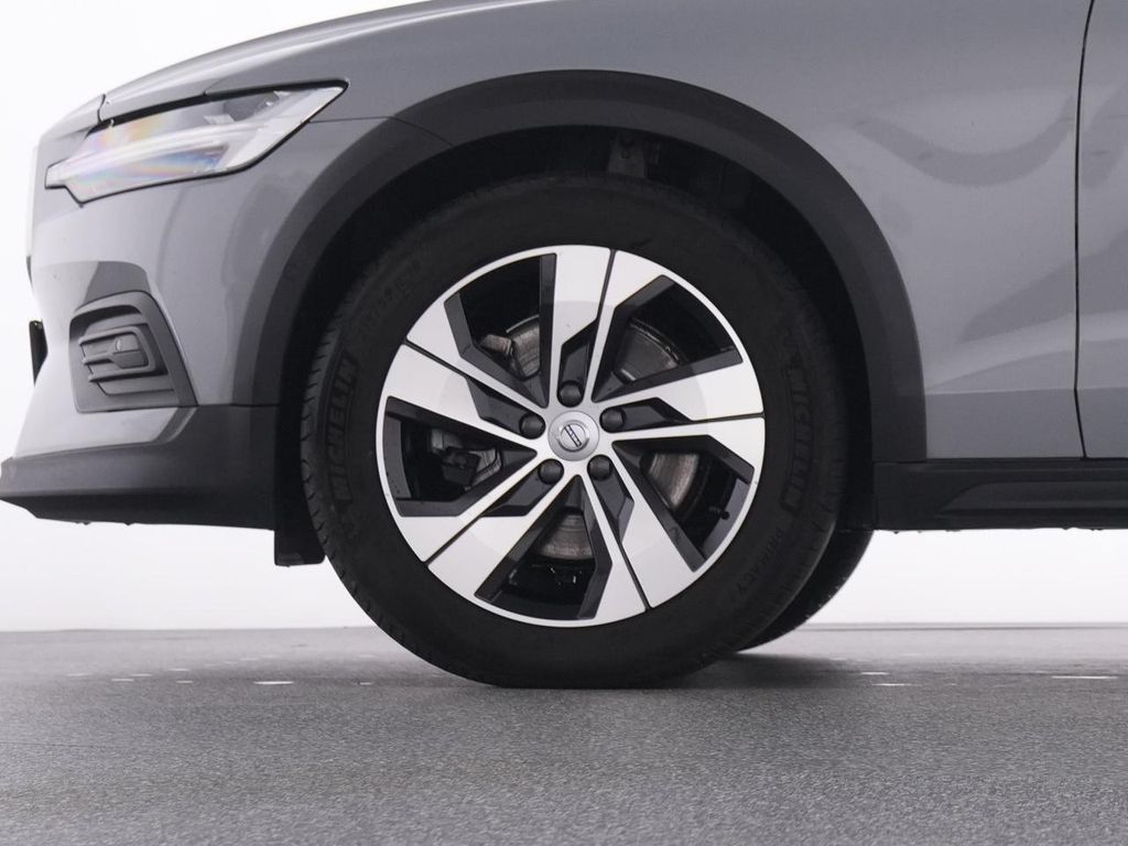 Volvo V60 Cross Country 2023