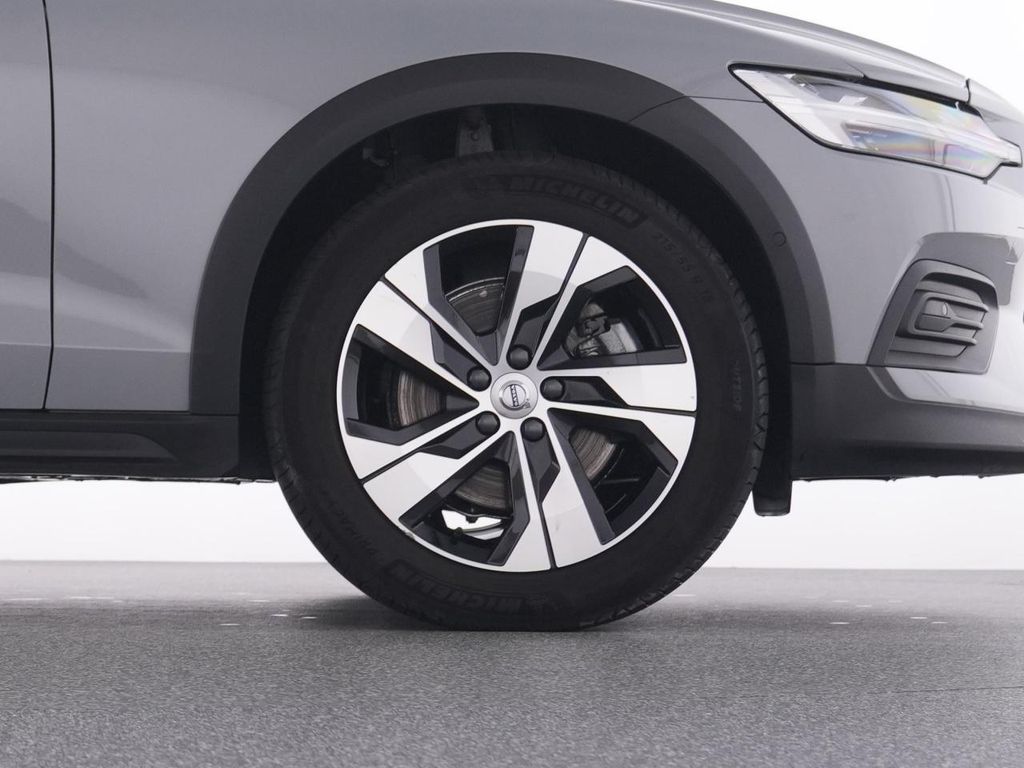 Volvo V60 Cross Country 2023