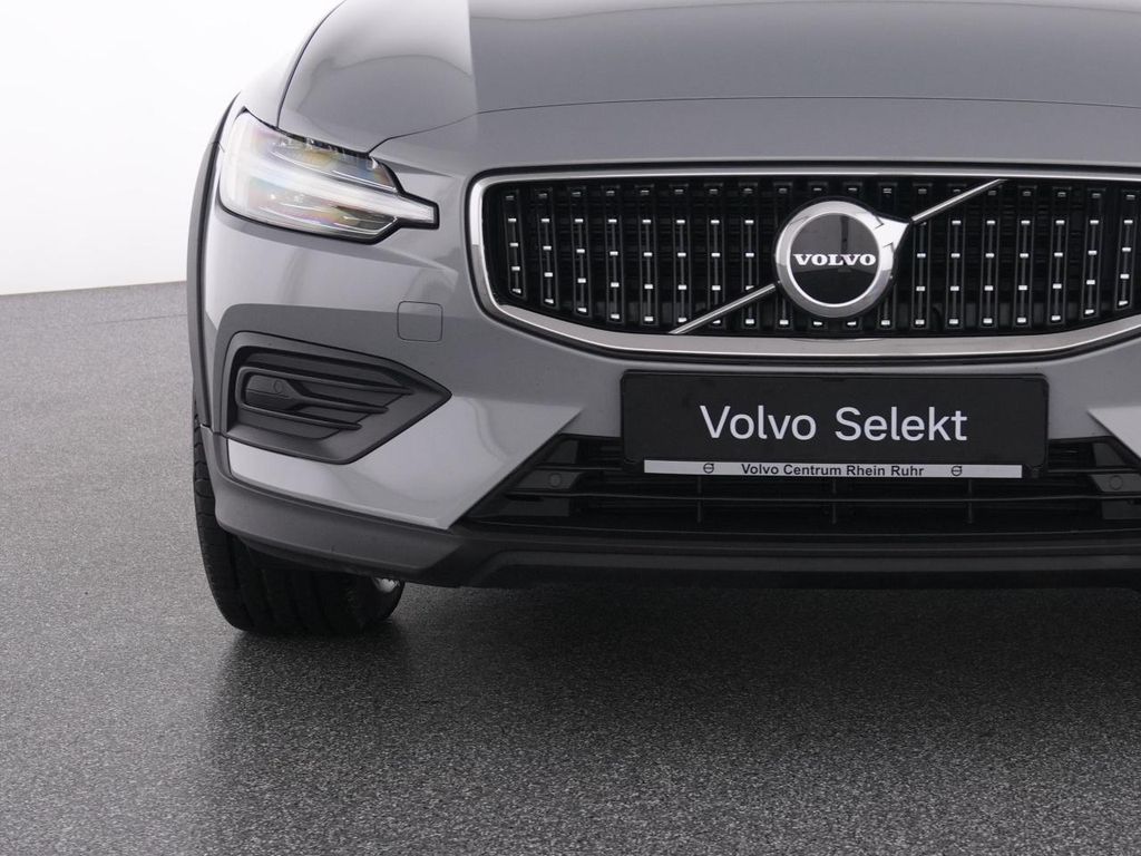 Volvo V60 Cross Country 2023
