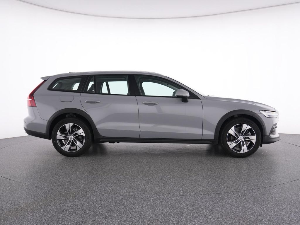 Volvo V60 Cross Country 2023