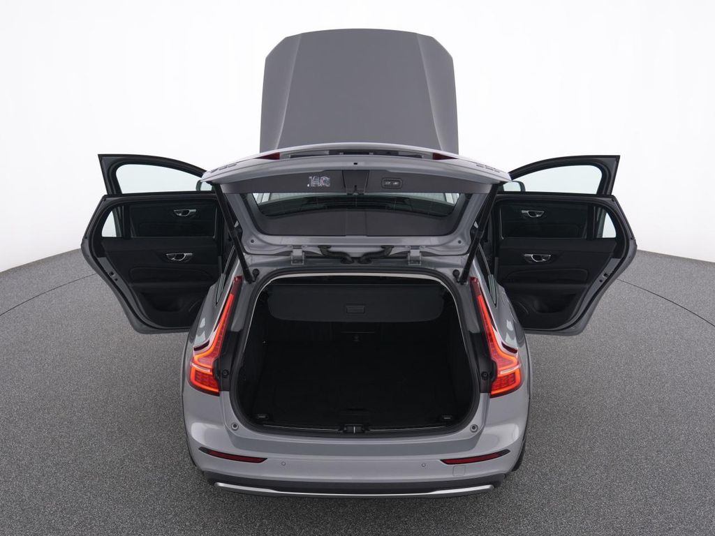 Volvo V60 Cross Country 2023