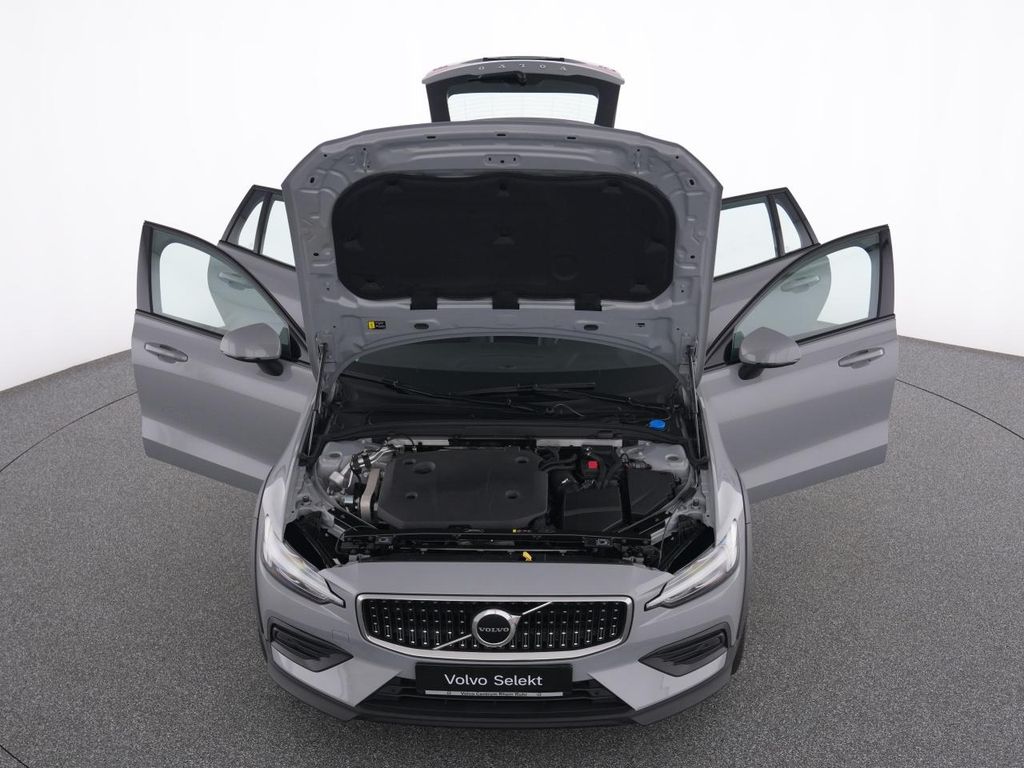 Volvo V60 Cross Country 2023