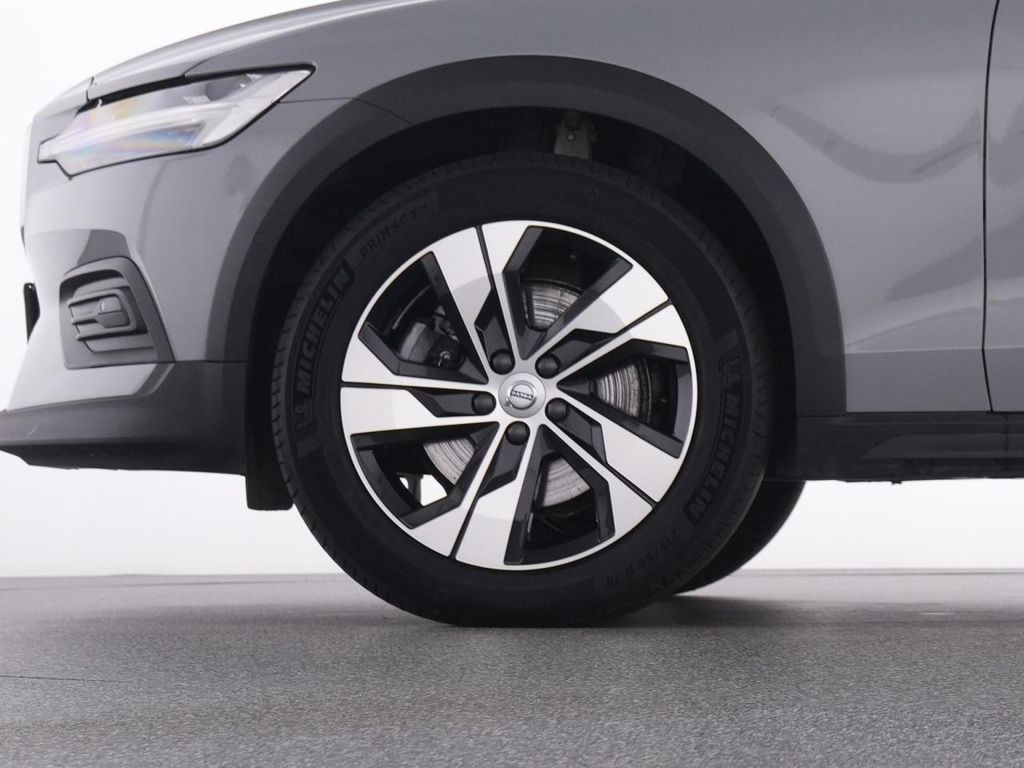 Volvo V60 Cross Country 2023