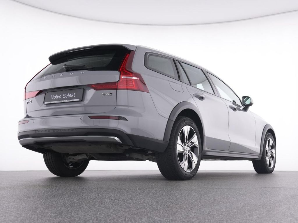 Volvo V60 Cross Country 2023