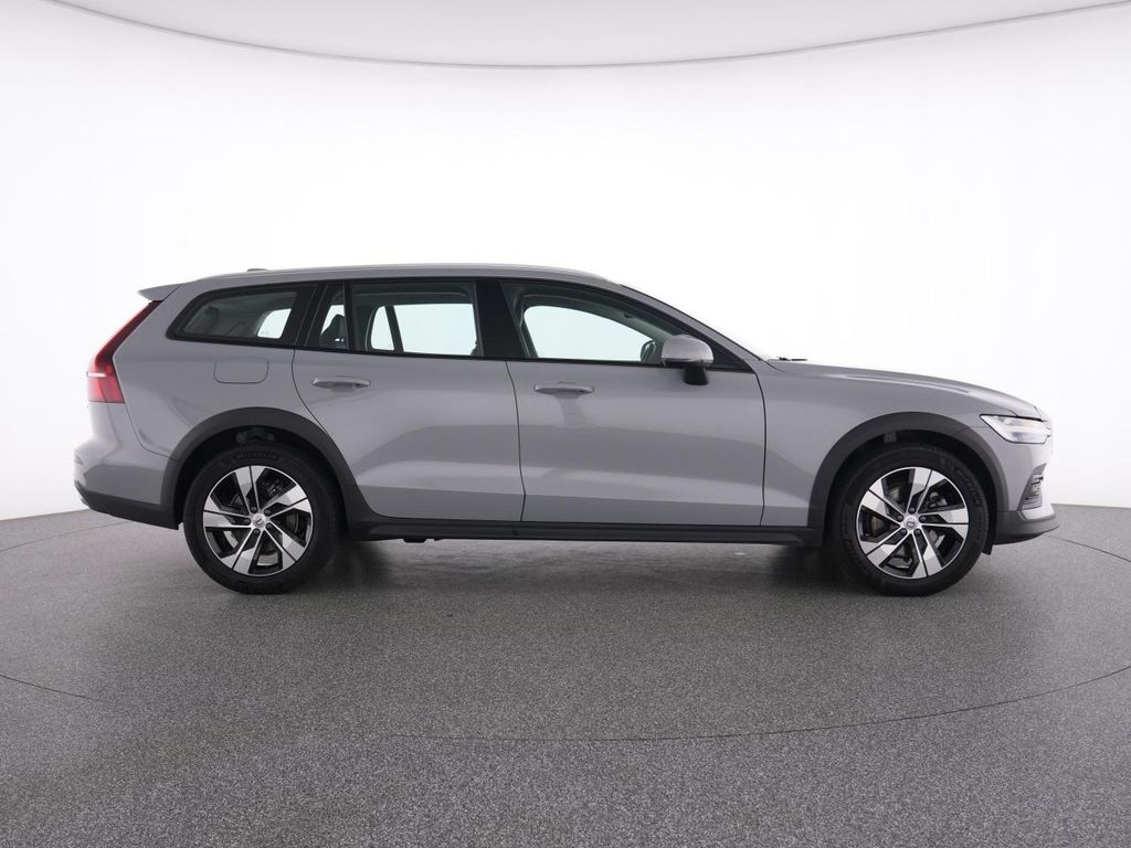 Volvo V60 Cross Country 2023