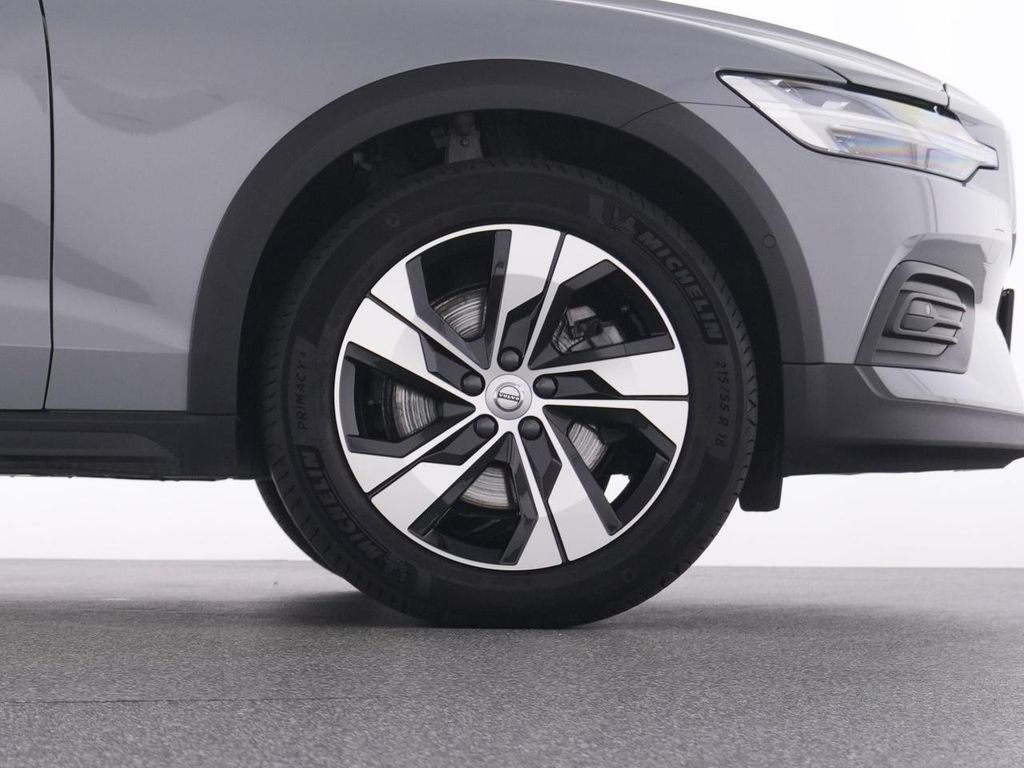 Volvo V60 Cross Country 2023