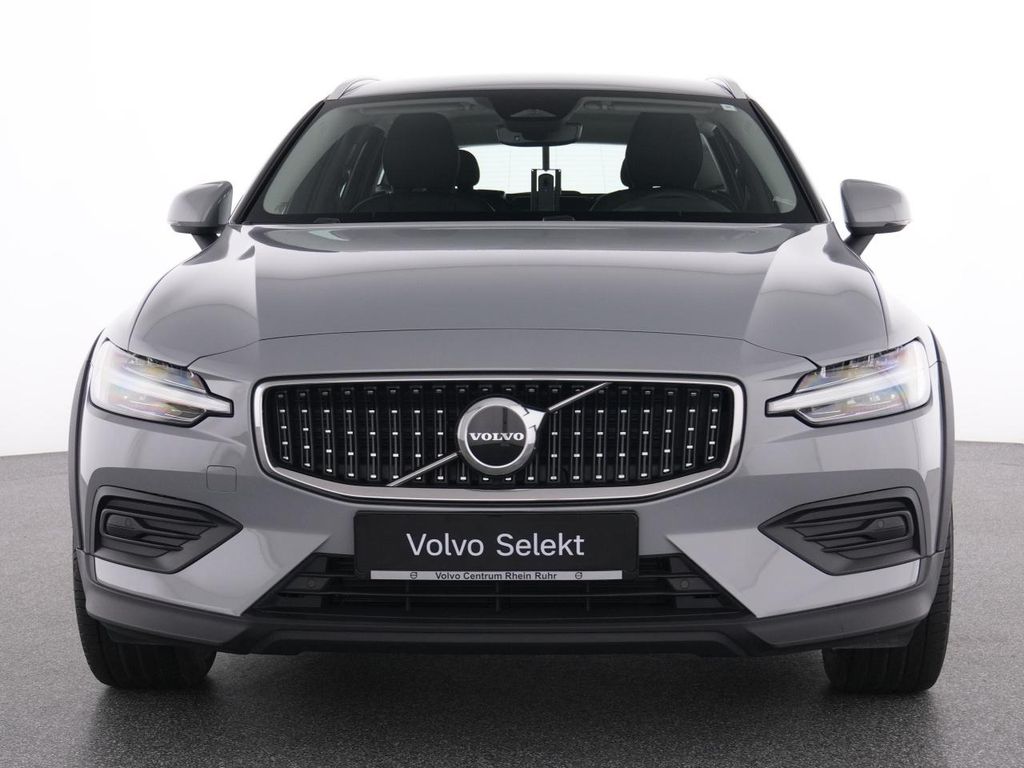 Volvo V60 Cross Country 2023