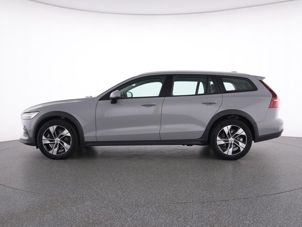 Volvo V60 Cross Country 2023