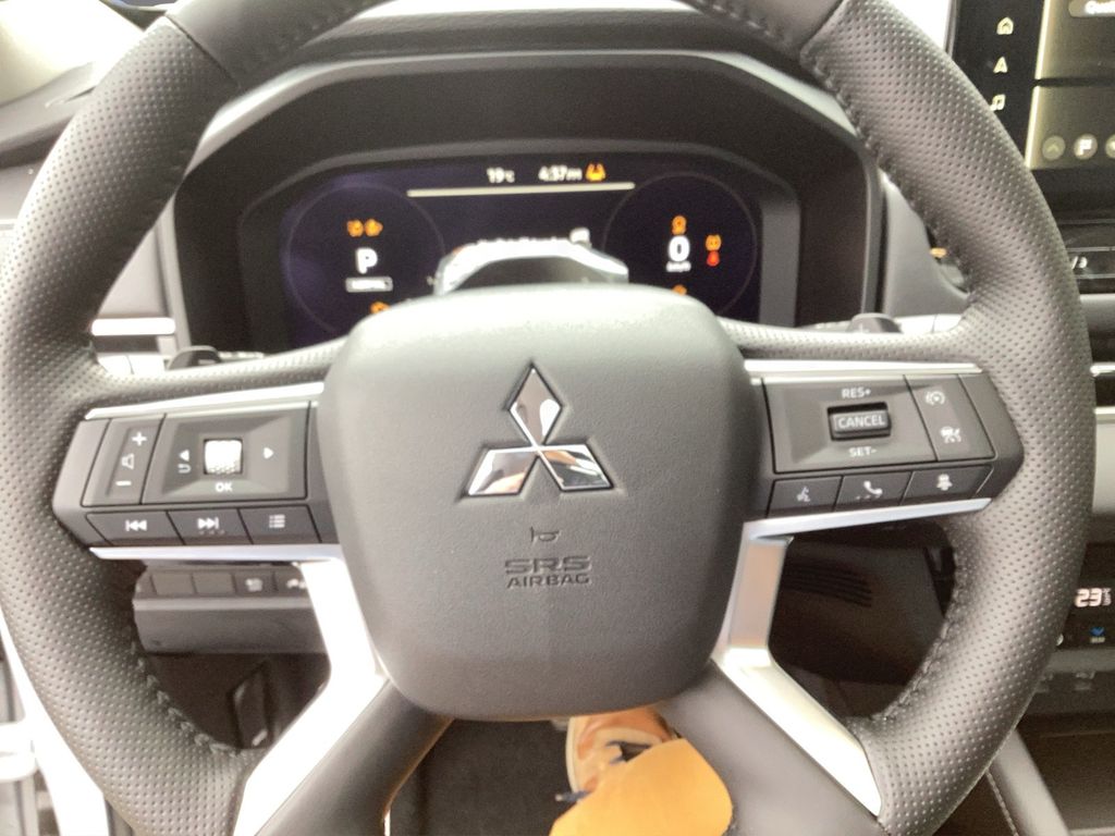 Mitsubishi Outlander 2025