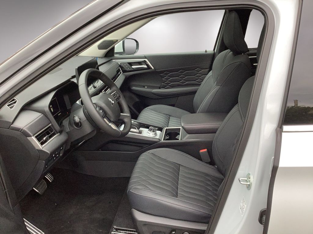 Mitsubishi Outlander 2025