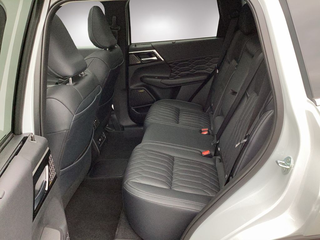 Mitsubishi Outlander 2025