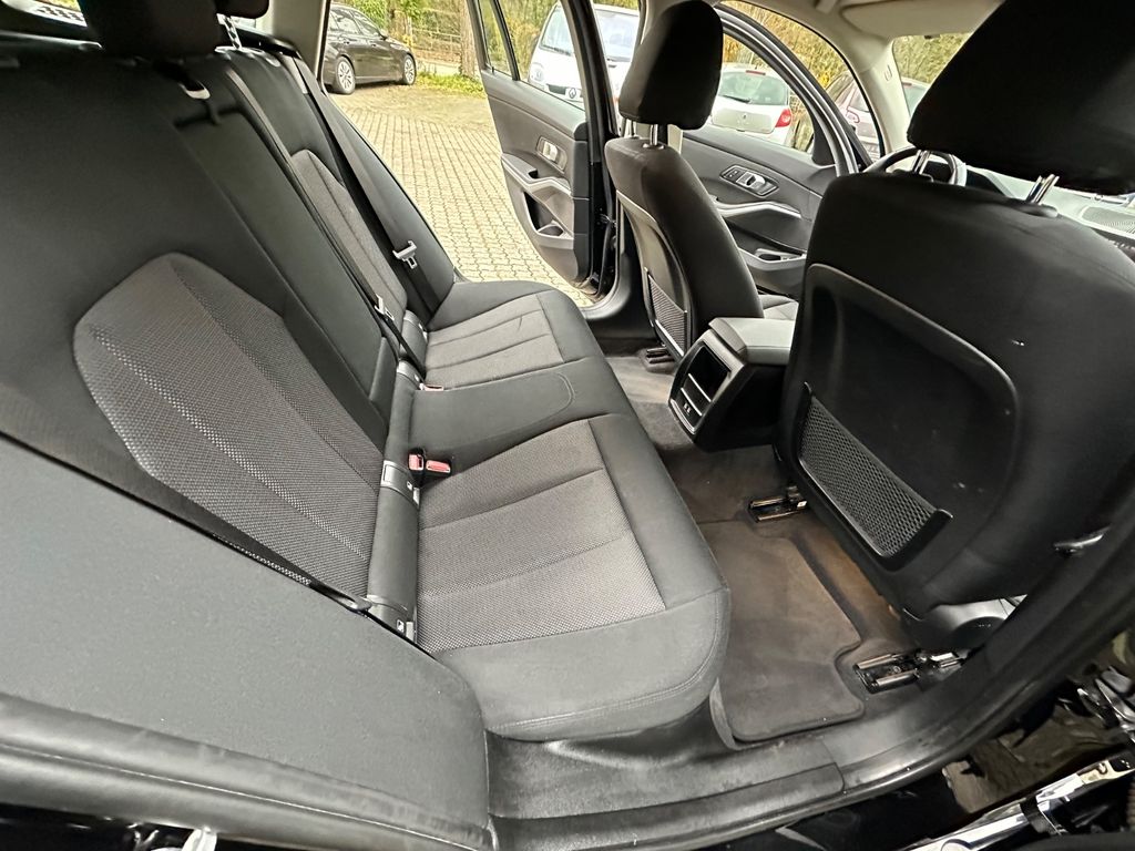 BMW 318 2021