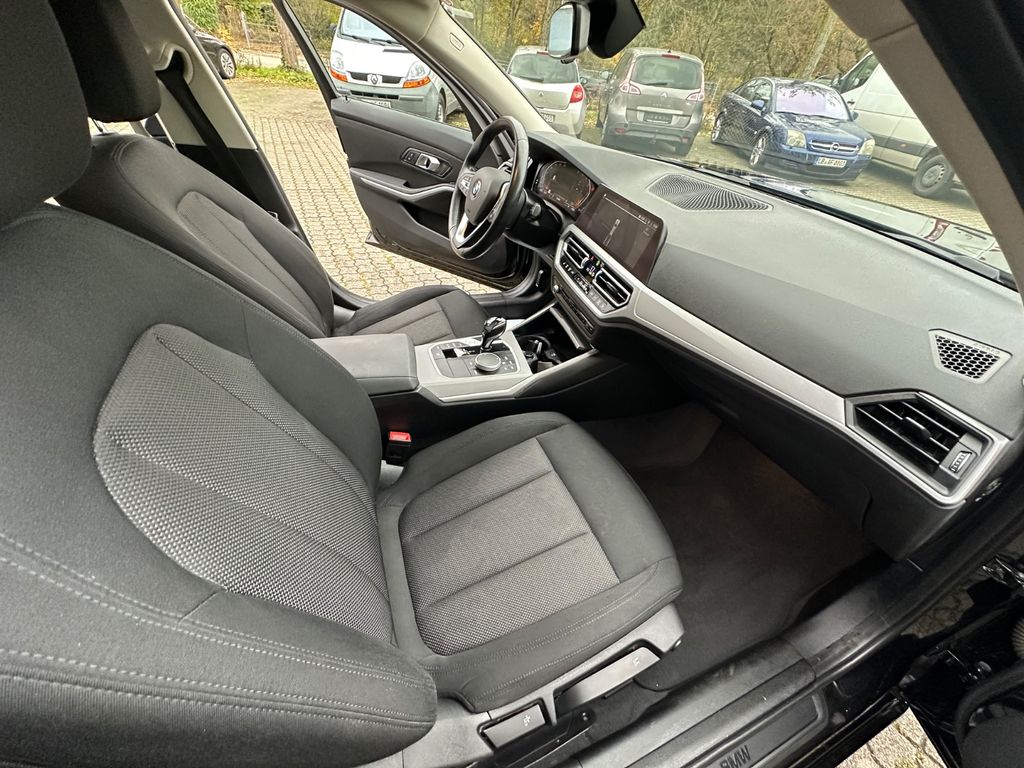 BMW 318 2021