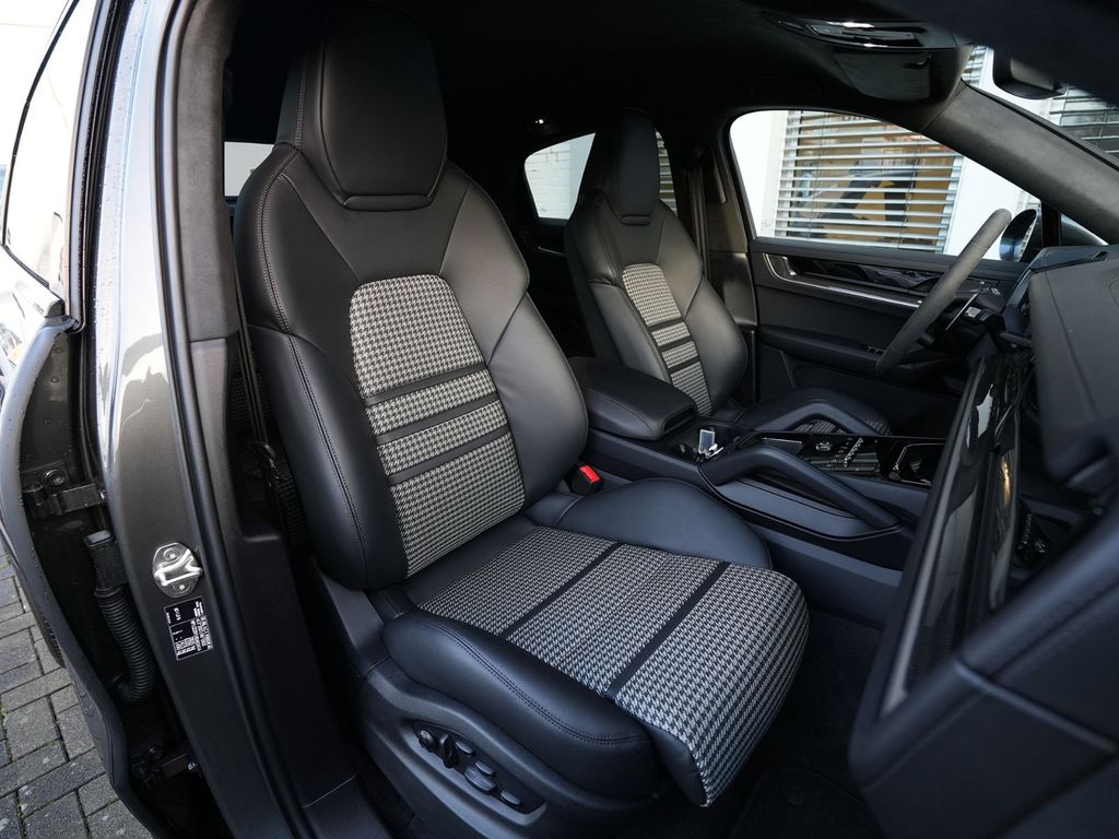 Porsche Cayenne 2024