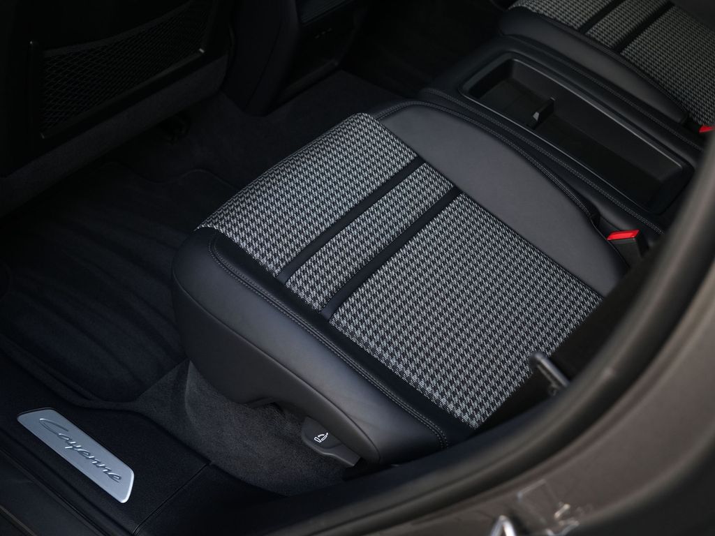 Porsche Cayenne 2024