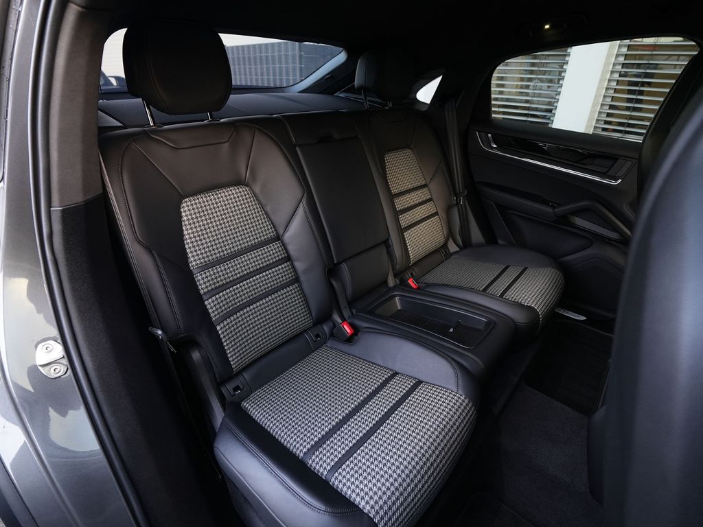 Porsche Cayenne 2024