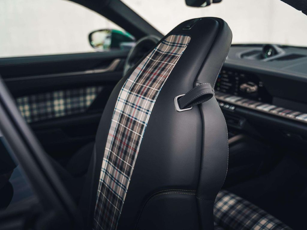 Porsche 992 2025