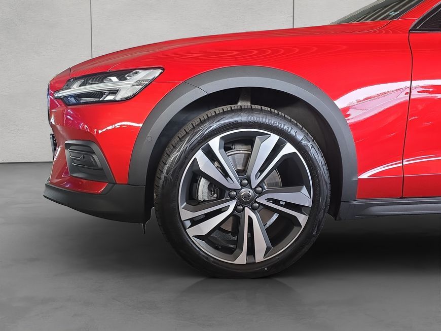 Volvo V60 Cross Country 2023