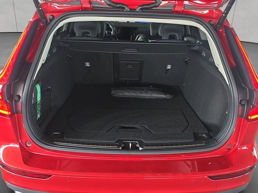 Volvo V60 Cross Country 2023