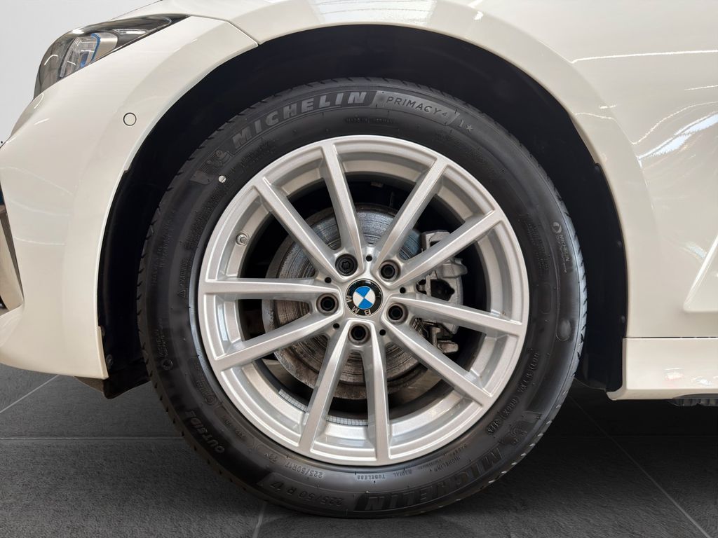 BMW 318 2024