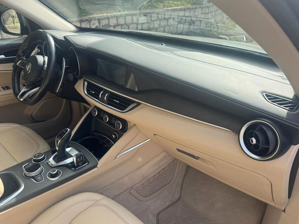 Alfa Romeo Stelvio 2021