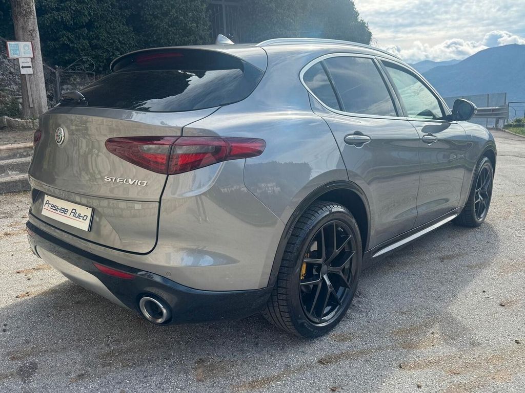 Alfa Romeo Stelvio 2021