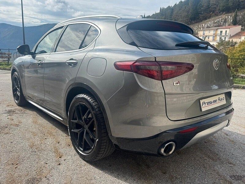Alfa Romeo Stelvio 2021