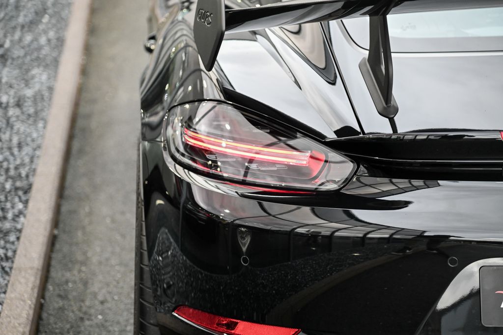 Porsche Cayman 2024
