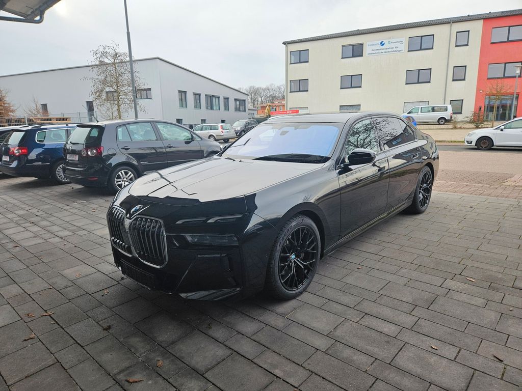 BMW 740 2024