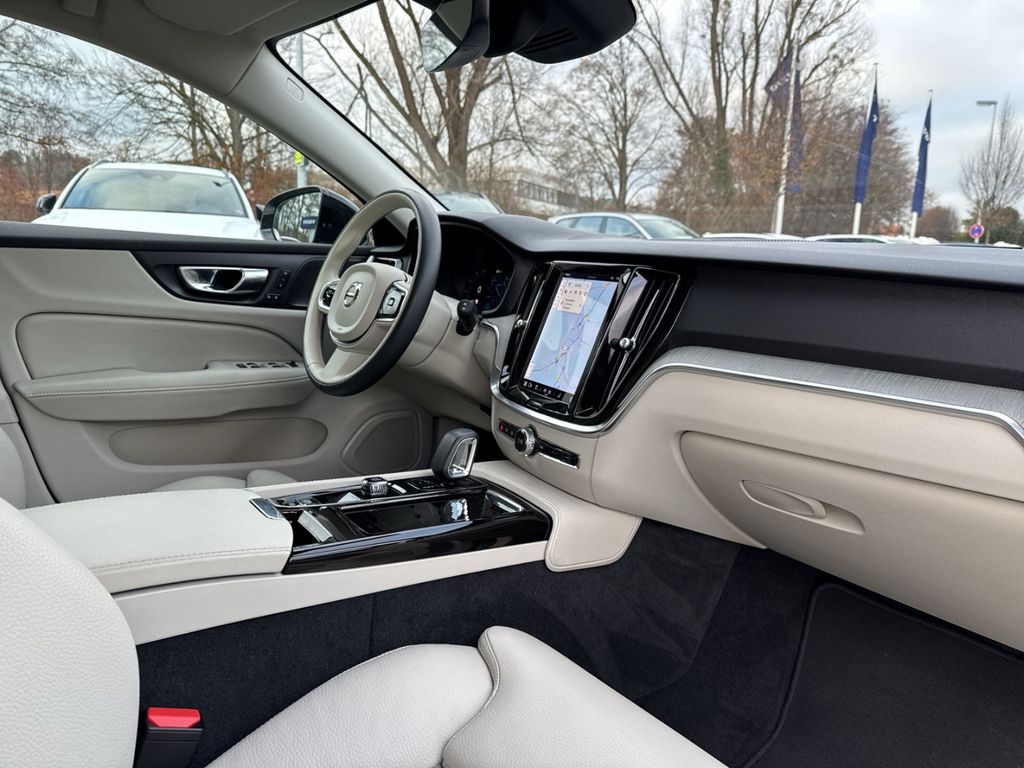 Volvo V60 2022