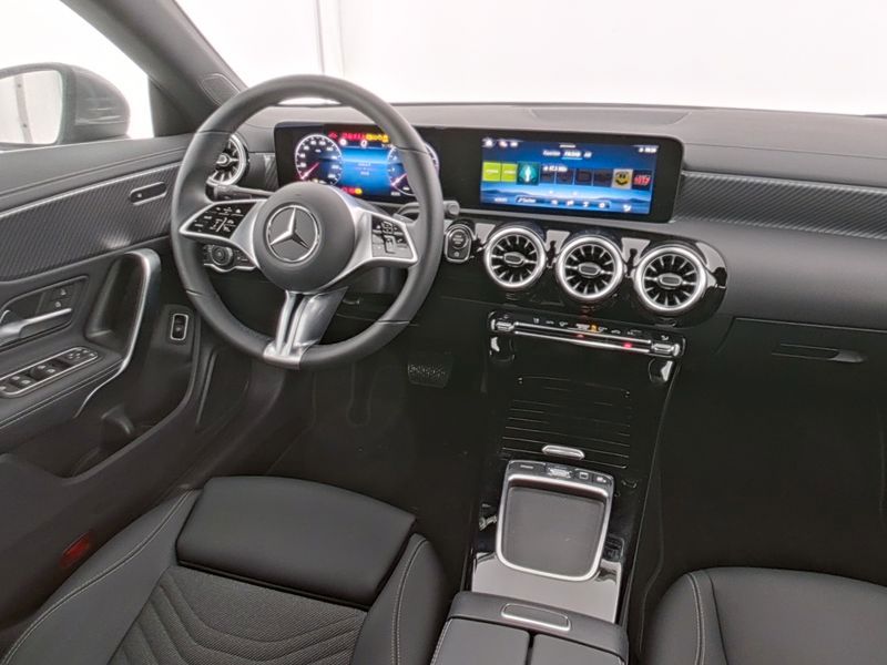 Mercedes-Benz CLA 180 2025