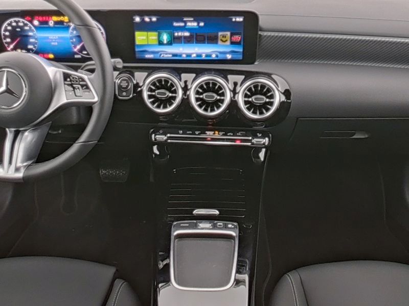 Mercedes-Benz CLA 180 2025