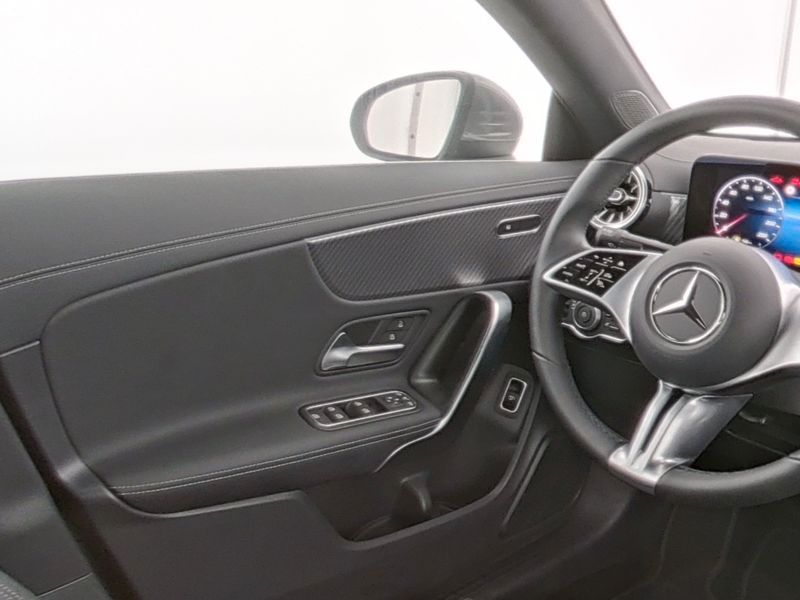 Mercedes-Benz CLA 180 2025