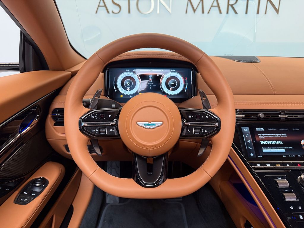Aston Martin DB12