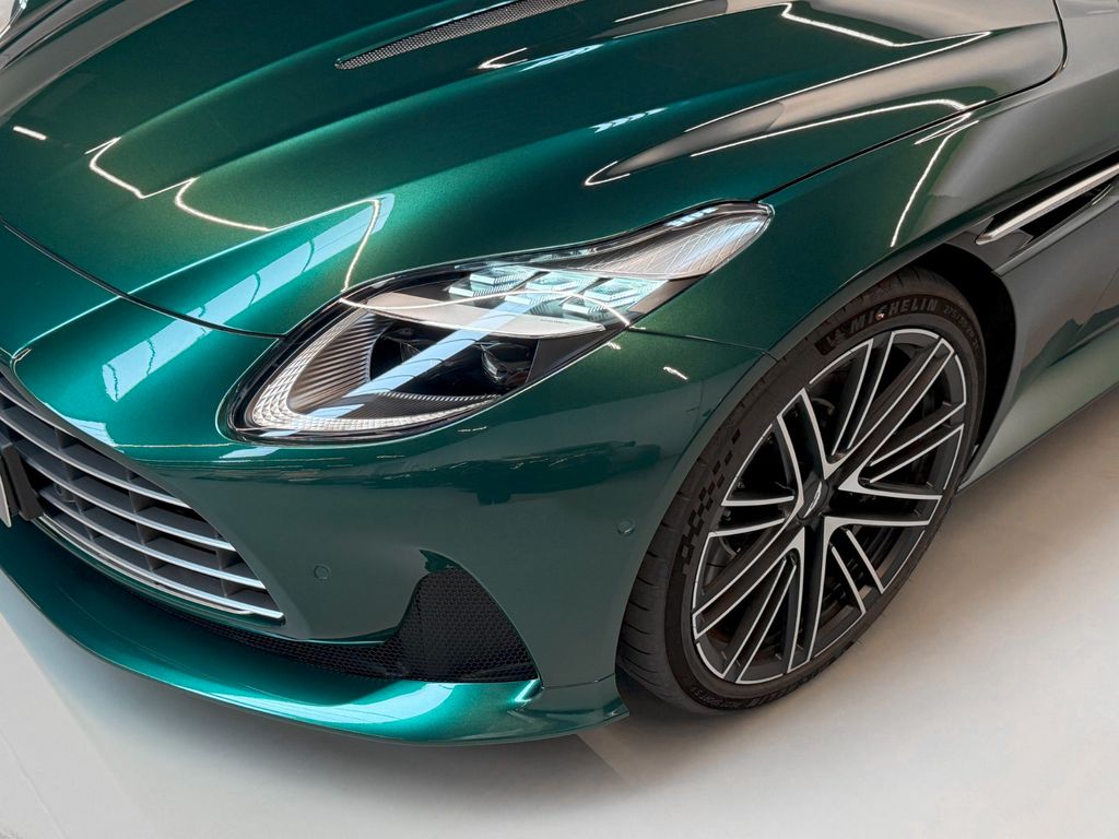 Aston Martin DB12