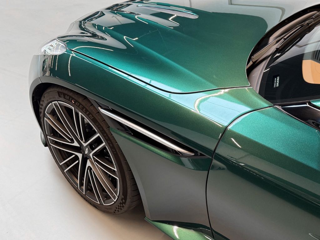 Aston Martin DB12