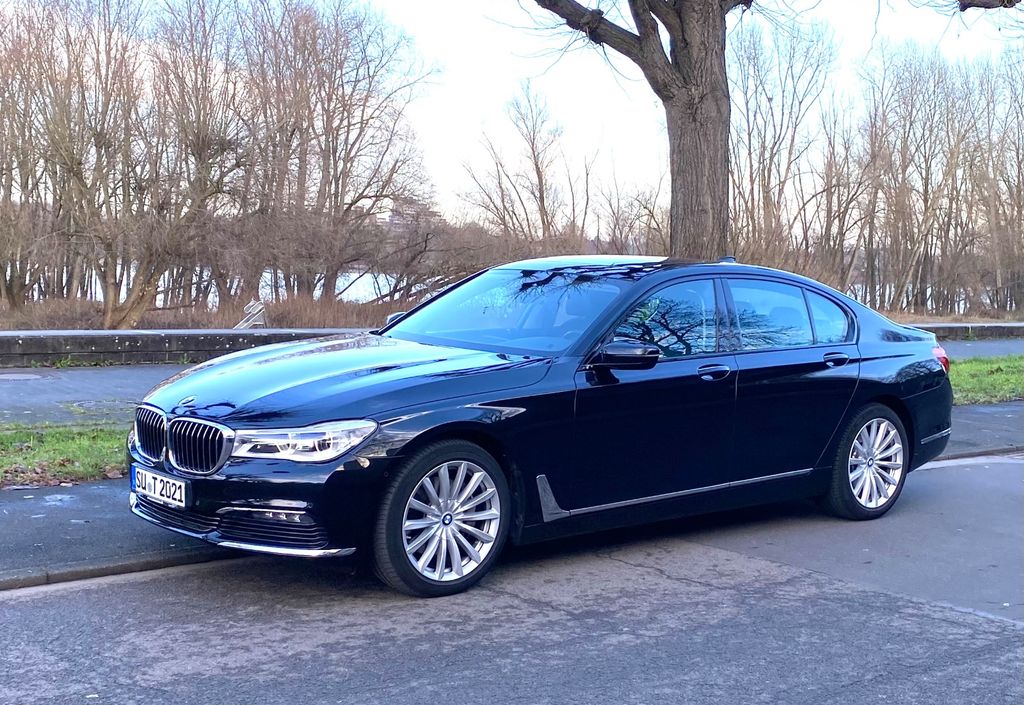 BMW 730 2016