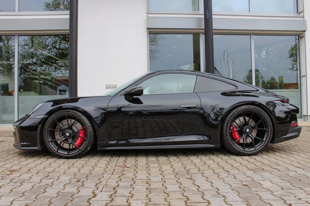 Porsche 992 2023