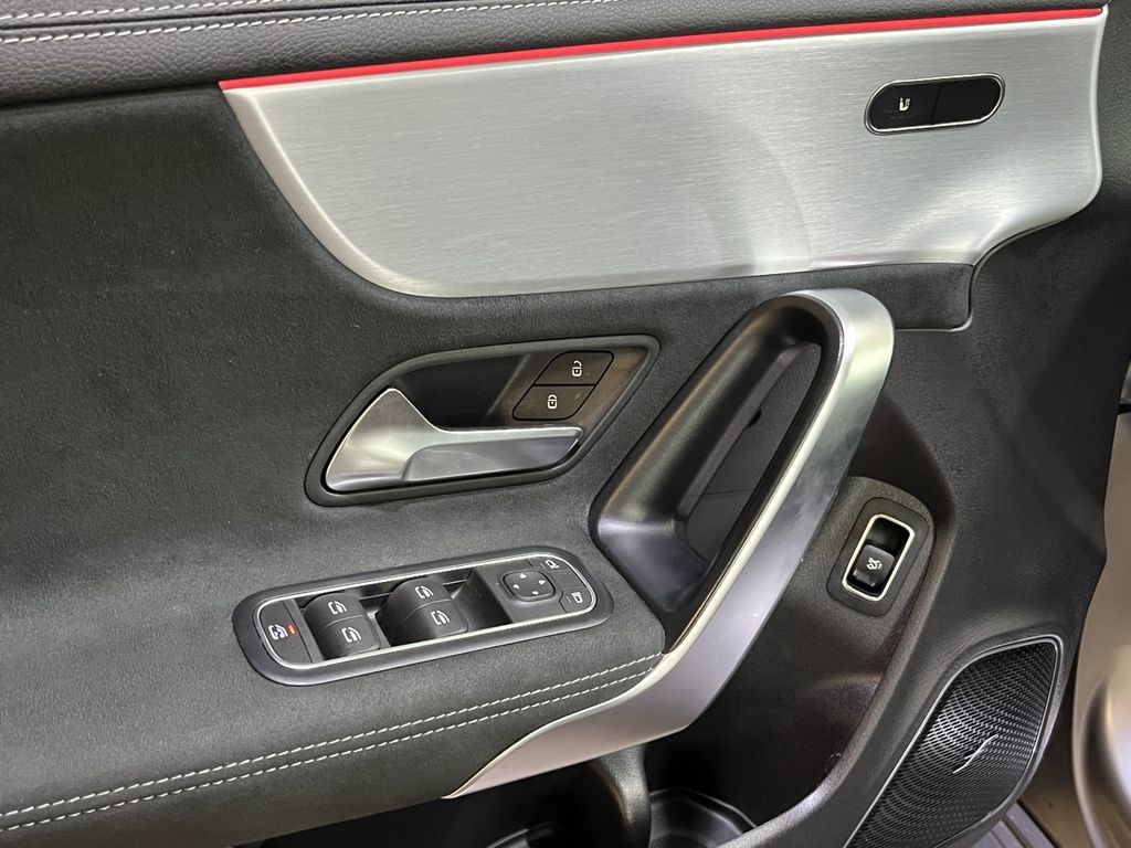 Mercedes-Benz CLA 200 2021