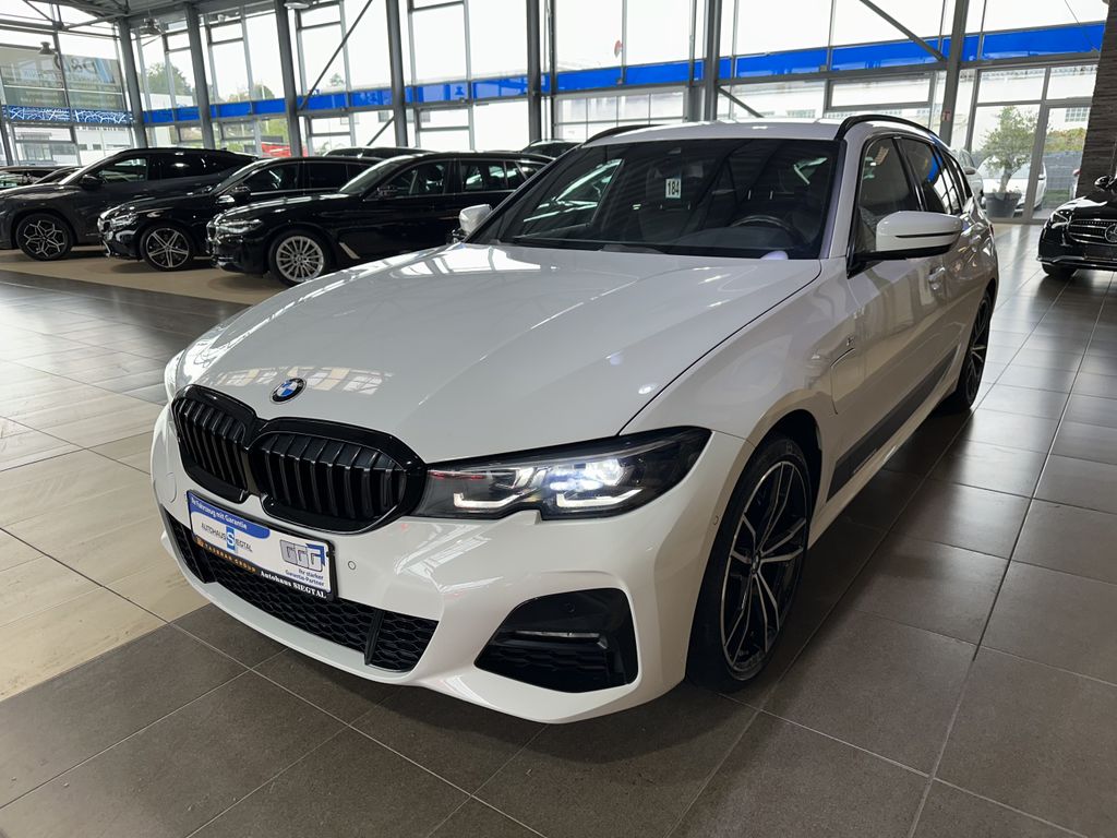 BMW 330 2021